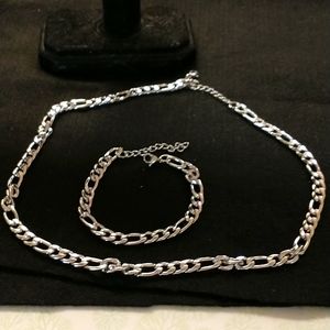 Men or ladies stainless steel necklace and bracelet set  New non tarnish